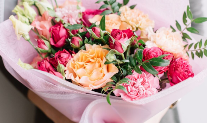 What factors to consider while ordering flowers online for your mom?