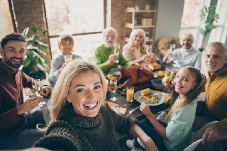 Plan The Best Reunion family Party For Your Parents