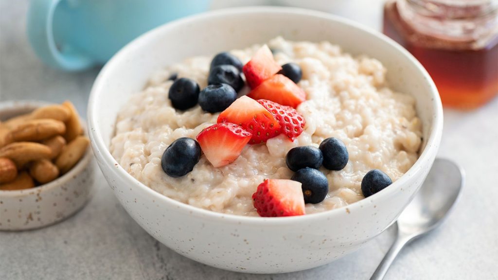 The Ultimate Guide To Oats And Oatmeal: Benefits, Risks, Recipes, And More