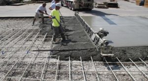 Achieving Smooth Concrete Surfaces with Vibrating Screeds